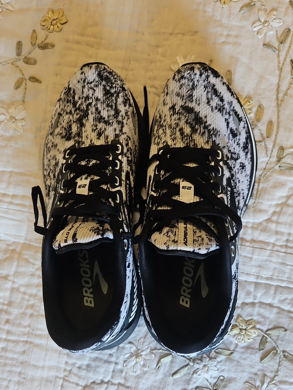 Brooks Adreneline 23